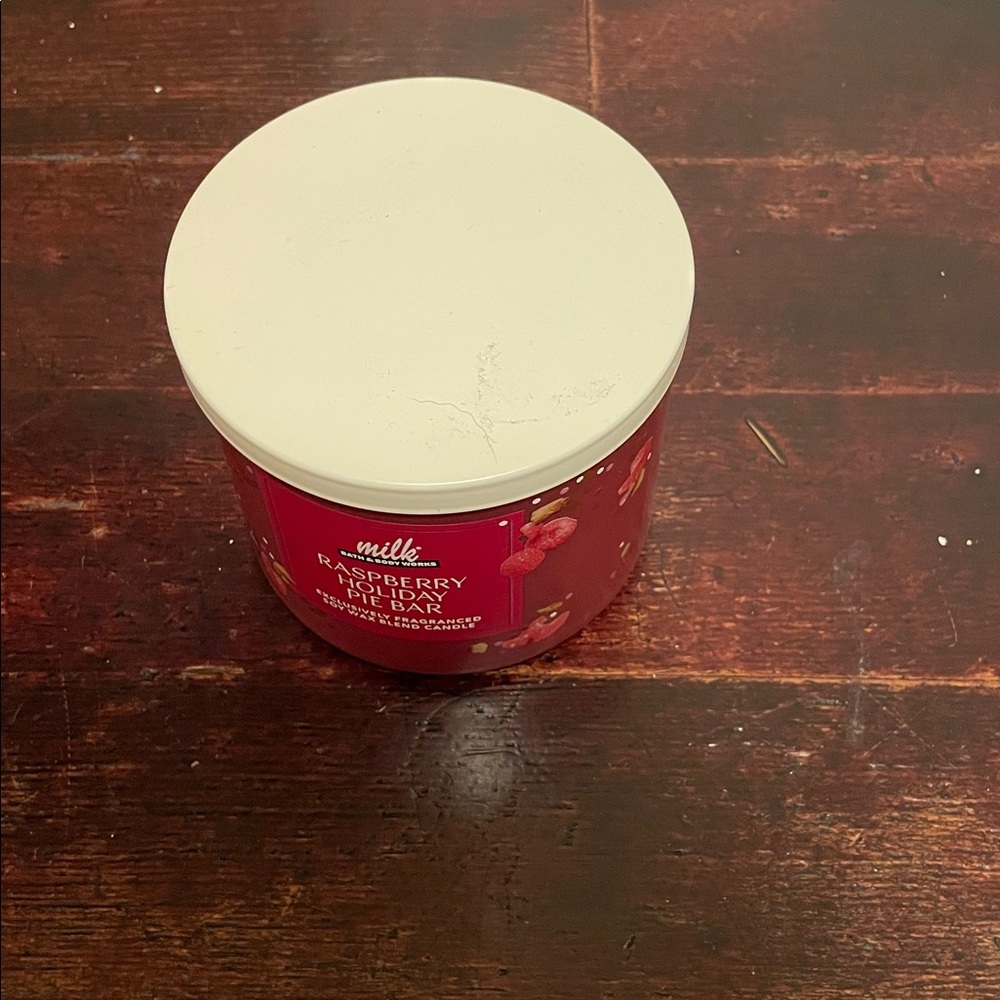 Bath and body works Raspberry holiday pie bar candle